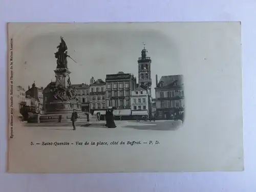 Alte AK Saint Quentin Vue de la place cote du Beffroi [aM146]