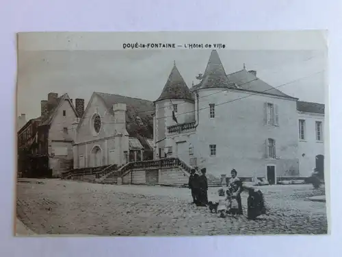 Alte AK Doue la Fontaine L’Hotel de Ville [aM168]