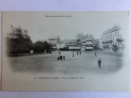 Alte AK Trouville s./ Mer Place de l’Hotel de Ville [aM174]