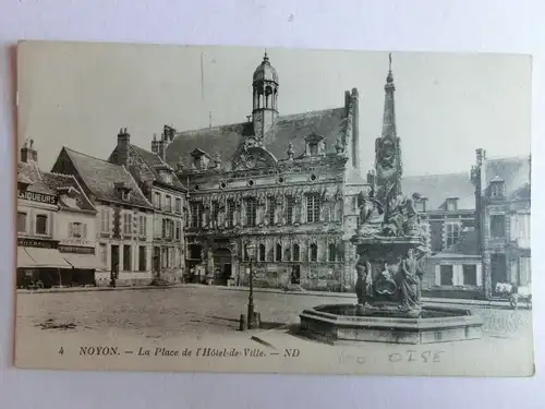 Alte AK Noyon La Place de l’Hotel Ville [aM354]