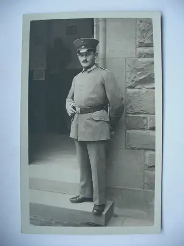 Alte AK Fotokarte Mann in Uniform Soldat ??? [C154]