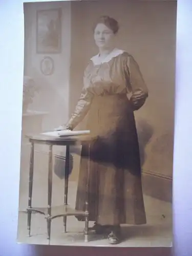 Alte AK Fotokarte Unbekannte Frau um 1920 [222]