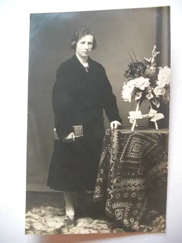 Alte AK Fotokarte Unbekannte Frau um 1930 [224]
