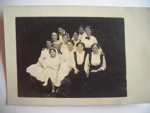 Alte AK Fotokarte Unbekannte Personengruppe um 1920 [244]