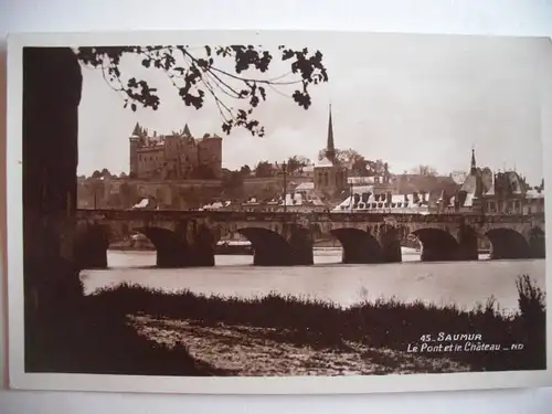 Alte AK Saumur Le Pont et le Chateau [A1193]