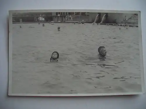 Alte AK Fotokarte Schwimmbad Stempel Schrörs Hönningen [A792]