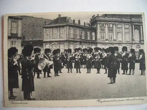 Alte AK Kopenhagen Kobenhaven Vagtparade Amalienburg [A1270]
