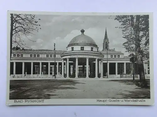 Alte AK Bad Pyrmont Haupt-Quelle und Wandelhalle [aS577]
