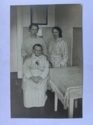 Alte AK Fotokarte 3 Frauen Kur Klinik Krankenhaus um 1925 ??? [aU1]