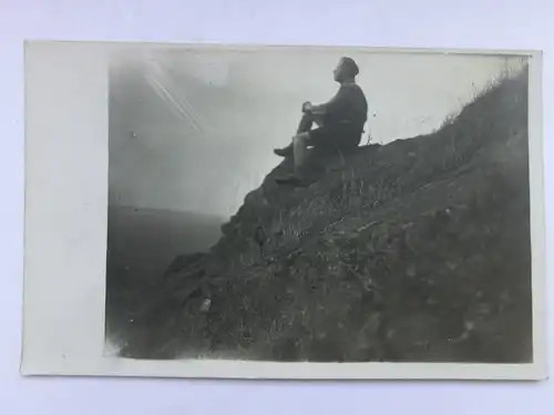 Alte AK Fotokarte Mann auf Berg Firma Satrap [aU3]