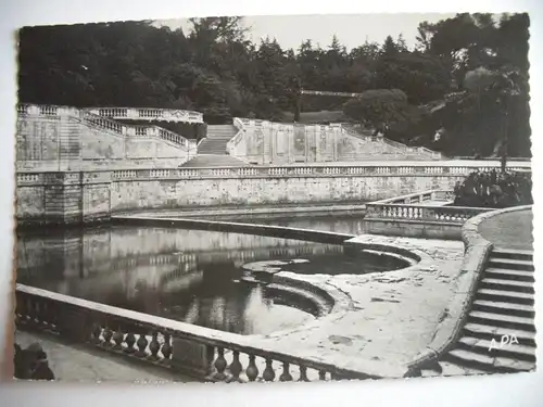 Alte AK Nimes Jardin da la Fontaine [W497]