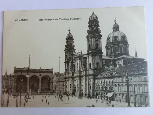 Alte AK München Feldherrenhalle Theatiner Hofkirche [aV319]