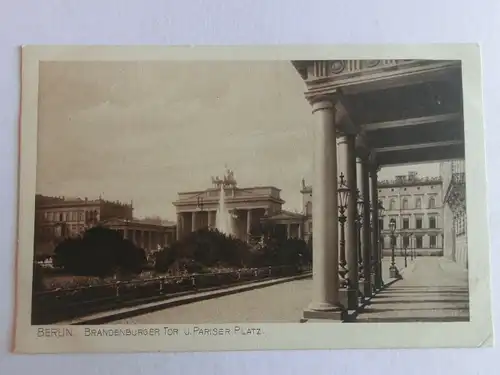 Alte AK Berlin Brandenburger Tor Pariser Platz [aV450]