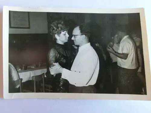 Alte AK Foto Tanz Tanzen Paare Gastwirtschaft [D873]