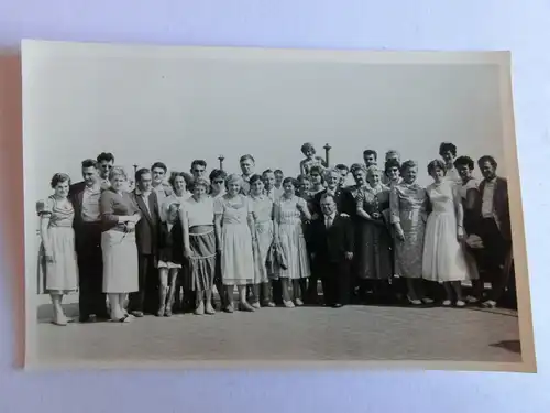 Alte AK Fotokarte Gruppenfoto Ausflug Personengruppe [D874]