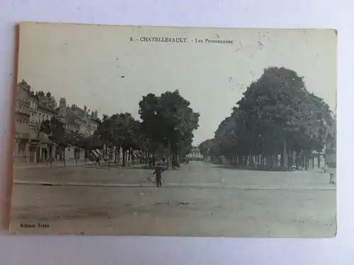 Alte AK Chatellerault Les Promenades [aM387]