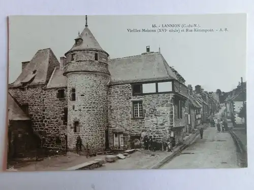 Alte AK Lannion Vieilles Maisons et Rue Kerampont [aM459]