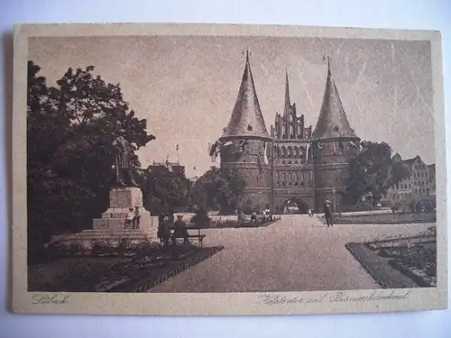 Alte AK Lübeck Holstentor Bismarckdenkmal [P791]