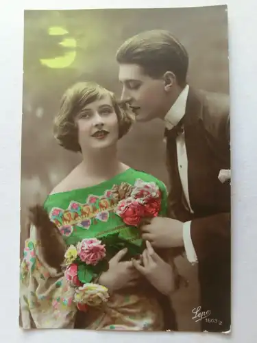 Alte AK Liebespaar Rosen Mond [aX702]