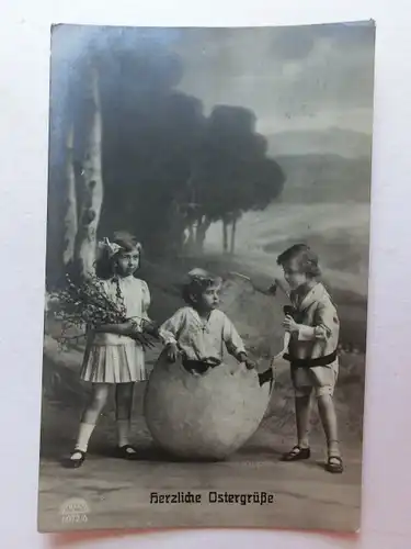 Alte AK Grußkarte Ostern Osterei Kinder [aT786]