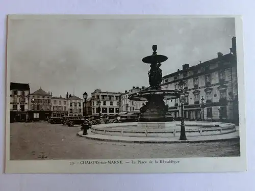 Alte AK Chalons sur Marne La Place de la Republique [aK877]