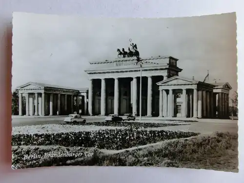 Alte AK Berlin Brandenburger Tor Autos [C1031]