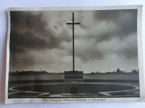 Alte AK Düsseldorf Schlageter Denkmal (knitterig, beschädigt) [aX677]