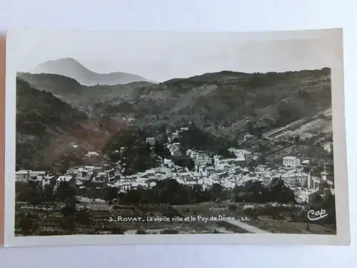 Alte AK Royat La vieille ville et le Puy de Dome [aM58]