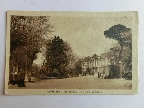 Alte AK St. Brieuc Les Promenades et le Palais de Justice [aM764]