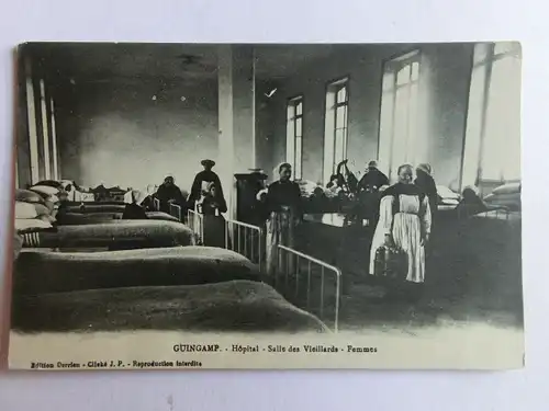 Alte AK Guingamp Hopital Salle des Vieillards Femmes  [aM774]