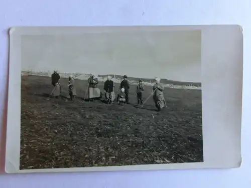 Alte AK Fotokarte Frauen bei Feldarbeit um 1920 [aN74]