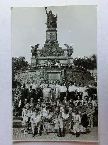 Alte AK Fotokarte Gruppenfoto Rüdesheim Niederwalddenkmal [aN147]