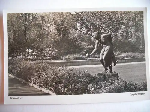 Alte AK Düsseldorf Kugelwerferin Park 1940 [aG51]