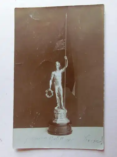 Alte AK Fotokarte Pokal Trophäe Skulptur Preis [aJ1061]