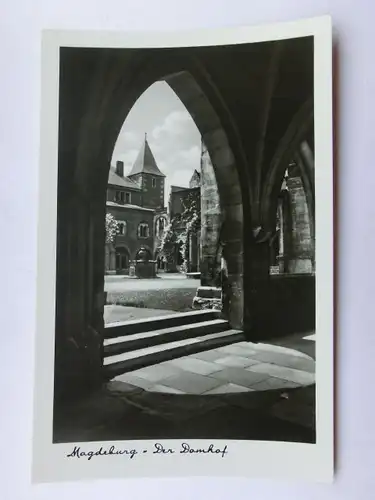 Alte AK Magdeburg Der Domhof [aO415]