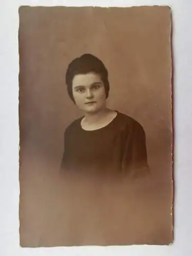 Alte AK Fotokarte Junge Frau um 1920 [aX1009]