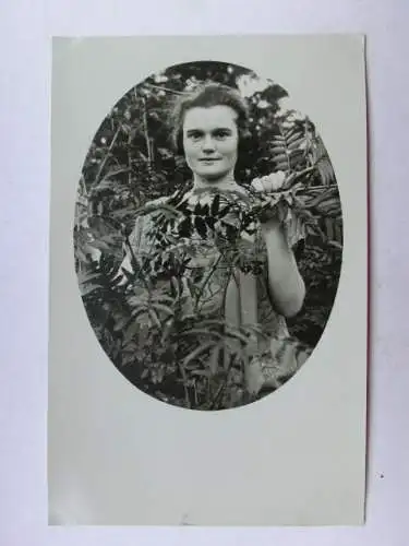 Alte AK Fotokarte Junge Frau [aX1017]