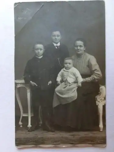 Alte AK Fotokarte St. Crimmitschau Mutter m. 3 Kindern [aX1052]