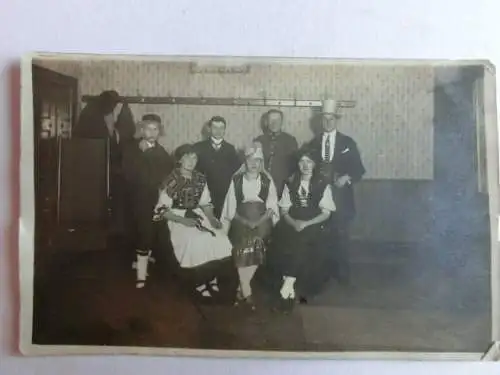 Alte AK Fotokarte Kaltennordheim Personengruppe Gaststätte [aX1062]