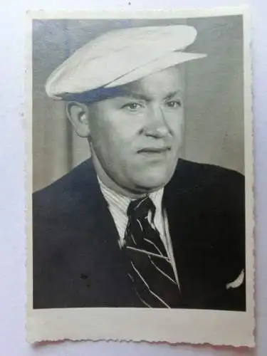 Alte AK Fotokarte Mann mit Mütze Porträt 12x8,5 cm [aX1074]