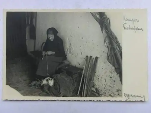 Alte AK Kampen ??? Fischerfrau Tracht [aT932]