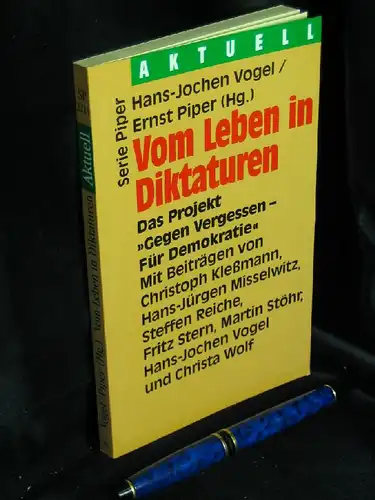 Vogel, Hans-Jochen und Ernst Piper (Herausgeber): Vom Leben in Diktaturen - Das Projekt 'Gegen Vergessen-Für Demokratie' - aus der Reihe: Serie Piper - Band: 2214. 