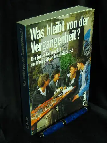 Stiftung für die Rechte zukünftiger Generationen (Herausgeber): Was bleibt von der Vergangenheit? - Die junge Generation im Dialog über den Holocaust -  LAGERRÄUMUNG. 