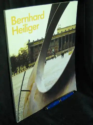 Papies, Hans Jürgen (Katalog): Bernhard Heiliger - Skulpturen im Lustgarten - Reliefobjekte und collagierte Zeichnungen im Alten Museum -  LAGERRÄUMUNG. 