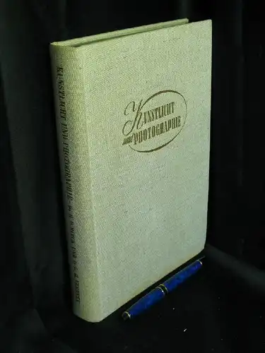 Rieck, G. D. und L.H. Verbeek: Kunstlicht und Photographie - Eine Abbhandlung über künstliche Lichquellen und ihre Gebrauchsmöglichkeiten in der Technik der Photographie -  LAGERRÄUMUNG. 