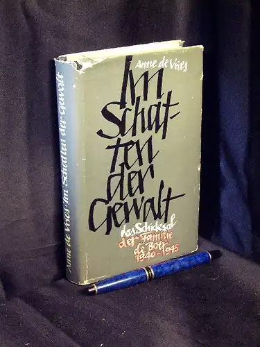 Vries, Anne de: Im Schatten der Gewalt - Originaltitel: Reis door de nacht -  LAGERRÄUMUNG. 