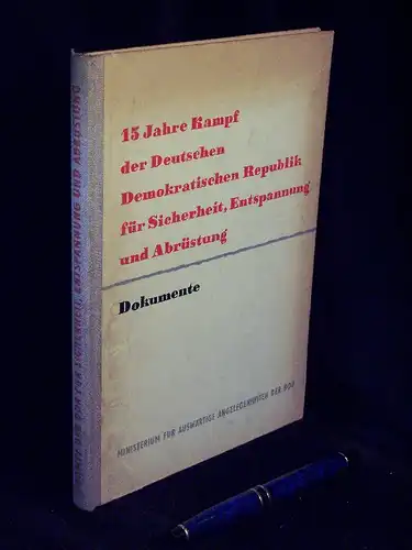 Ministerium für Auswärtige Angelegenheiten der DDR (Herausgeber): 15 Jahre Kampf der Deutschen Demokratischen Republik für Sicherheit, Entspannung und Abrüstung - Eine Dokumentensammlung -  LAGERRÄUMUNG. 