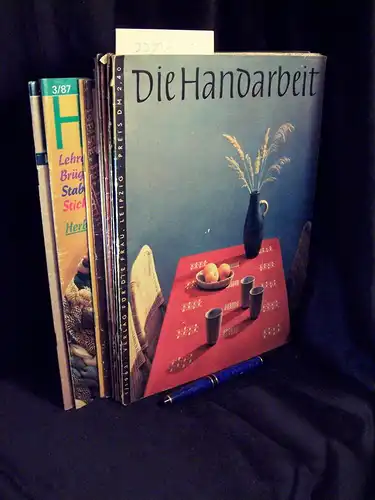 Quast, Elfriede u.a. (Redaktion): Die Handarbeit (Verlag für die Frau) 1963-1989 12 Hefte - Hefte: 1/1963 + 2/1963 + 4/1964 + 4/73 + 4/74 + 1/75 + 1/83 + 4/83 + 3/86 + 3/87 + 1/88 + 4/89 -  LAGERRÄUMUNG. 