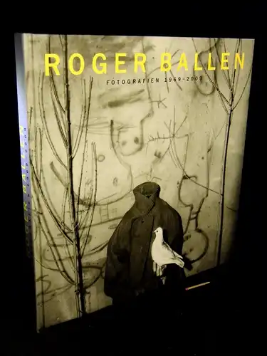 Pohlmann, Ulrich sowie Christin Krause (Herausgeber): Roger Ballen - Fotografien 1969 - 2009. -  LAGERRÄUMUNG. 