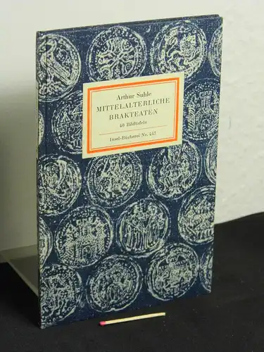 Suhle, Arthur: Mittelalterliche Brakteaten - 40 Bildtafeln - aus der Reihe: IB Insel-Bücherei - Band: 447 [2]. 